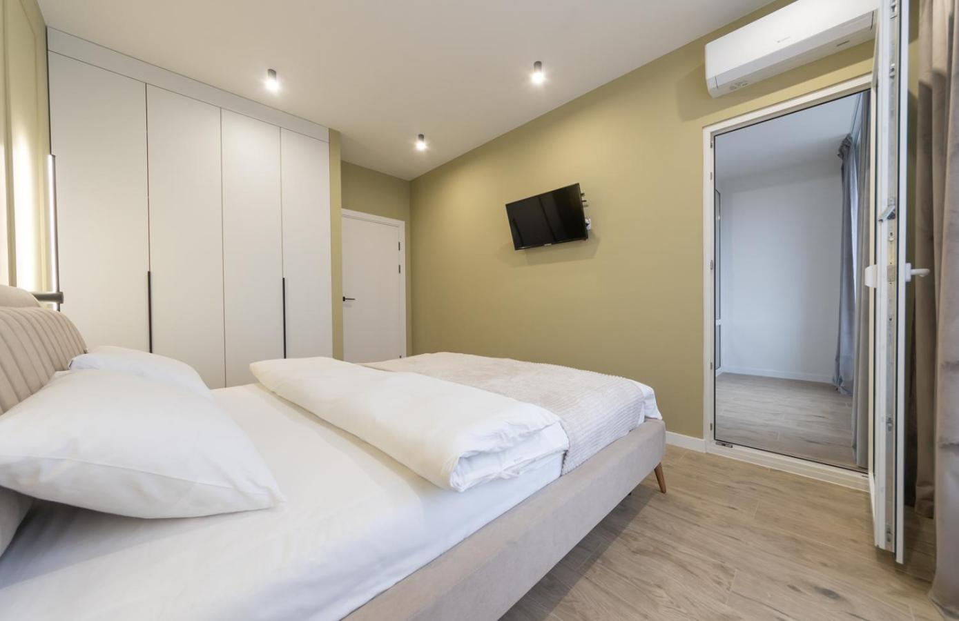 Luxury Apartment Near Metro Station Osokorky Kiev Luaran gambar