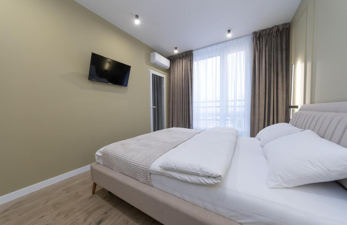 Luxury Apartment Near Metro Station Osokorky Kiev Luaran gambar