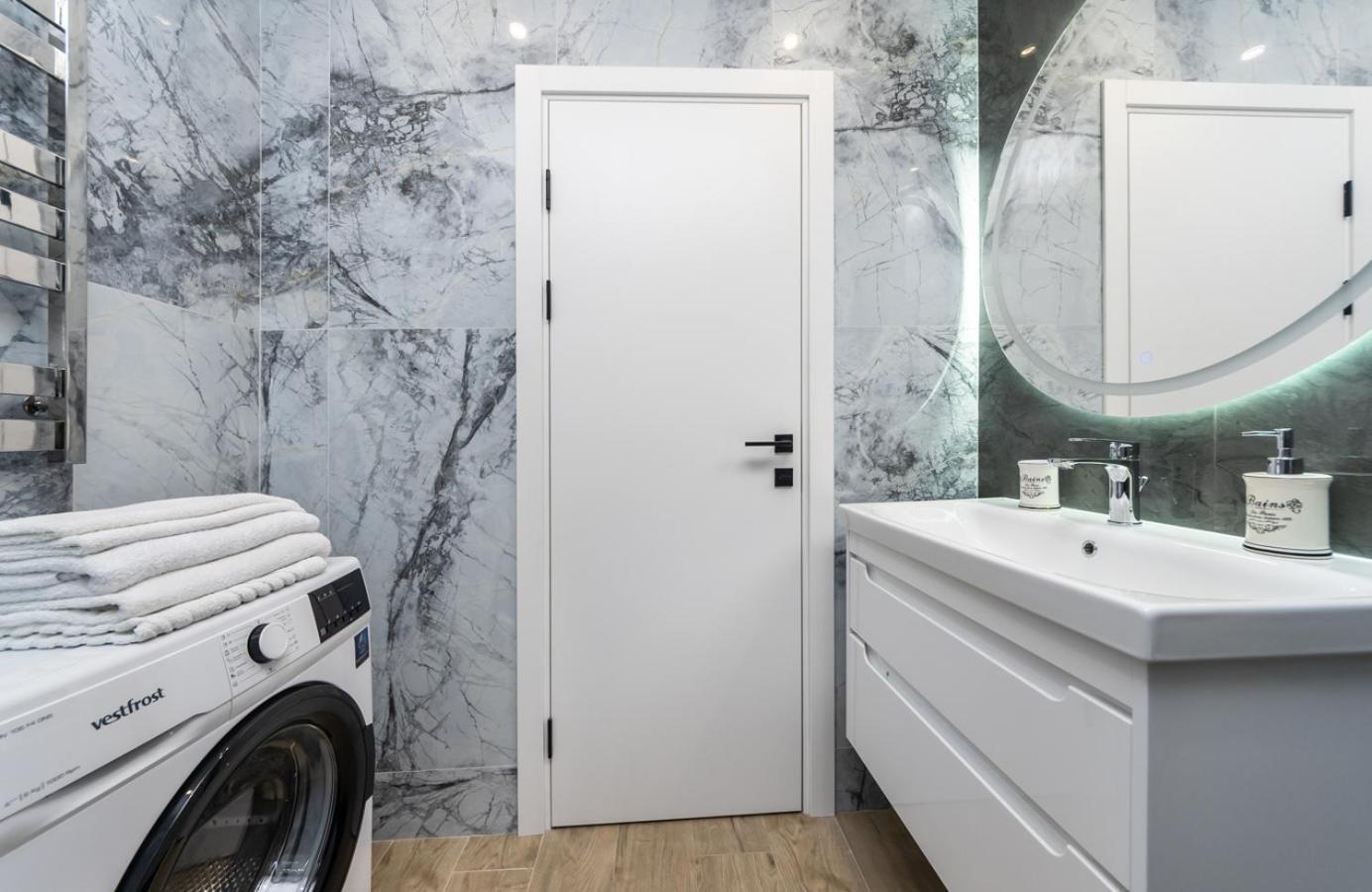 Luxury Apartment Near Metro Station Osokorky Kiev Luaran gambar